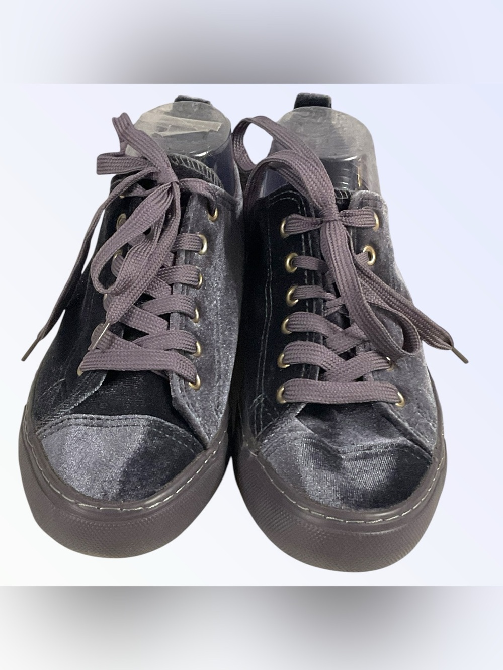 Twisted Plush Velvet Low-Top Sneakers in Charcoal Women's Size 9